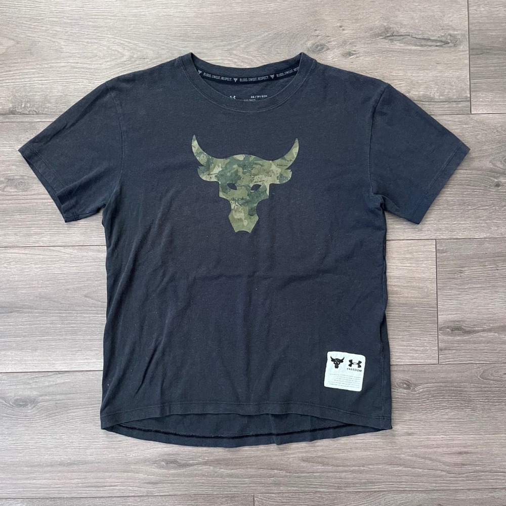 Under Armour Project Rock Freedom Brahma Bull Camo Graphic T-Shirt Black XS